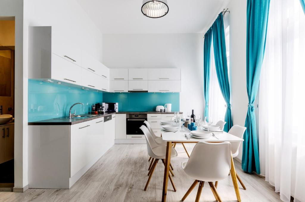 Апартаменты (Апартаменты с 3 спальнями), Central Stylish Apartments