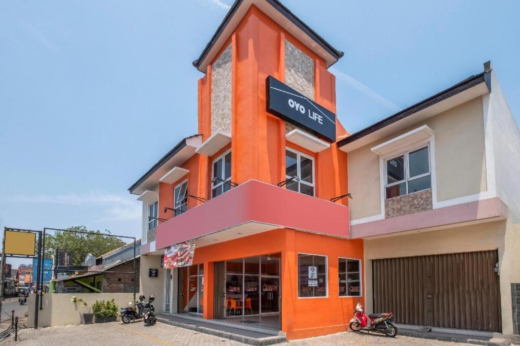 OYO Living 1877 Side Corner
