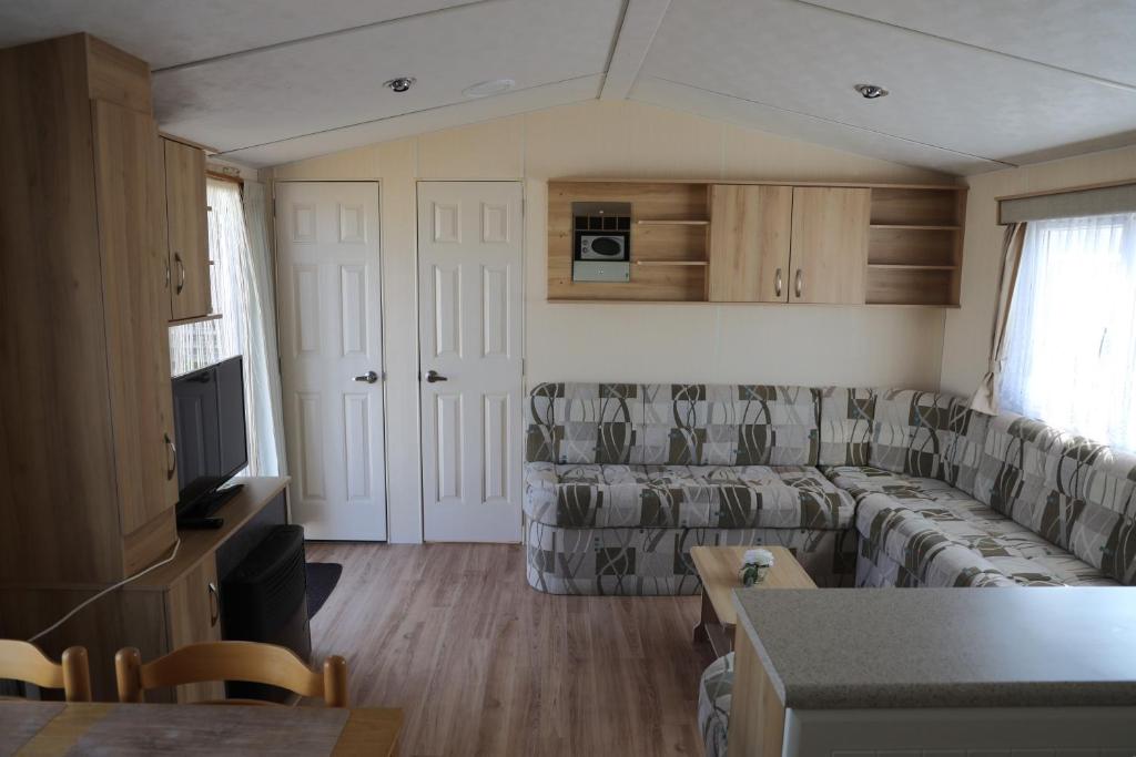 Cozy caravan on small campsite near woods & sea photo 1