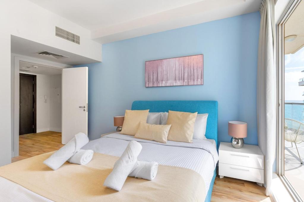 Luxury 1BR Beachfront Apartment Marjan Island photo 1
