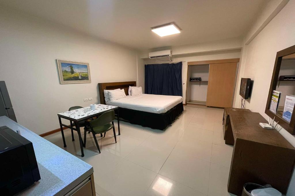 Aimor Condotel near SM City Clark, Mabalacat