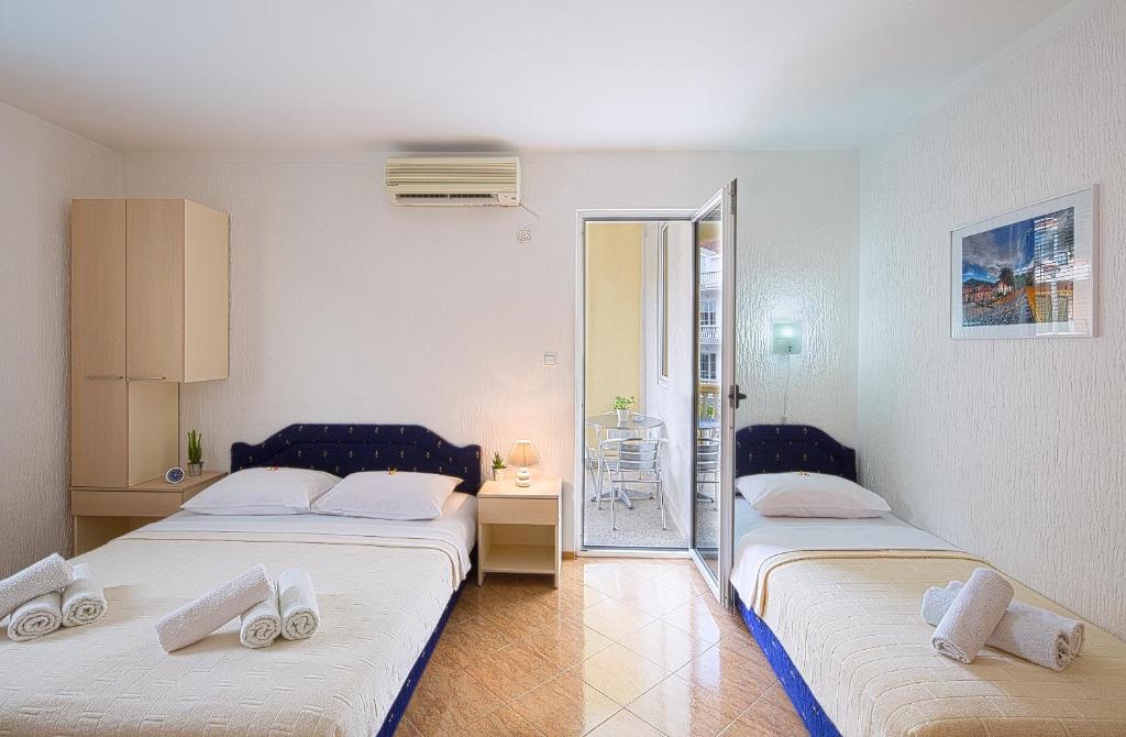 Трехместный (Трехместный номер с балконом), Budva Inn Guest House