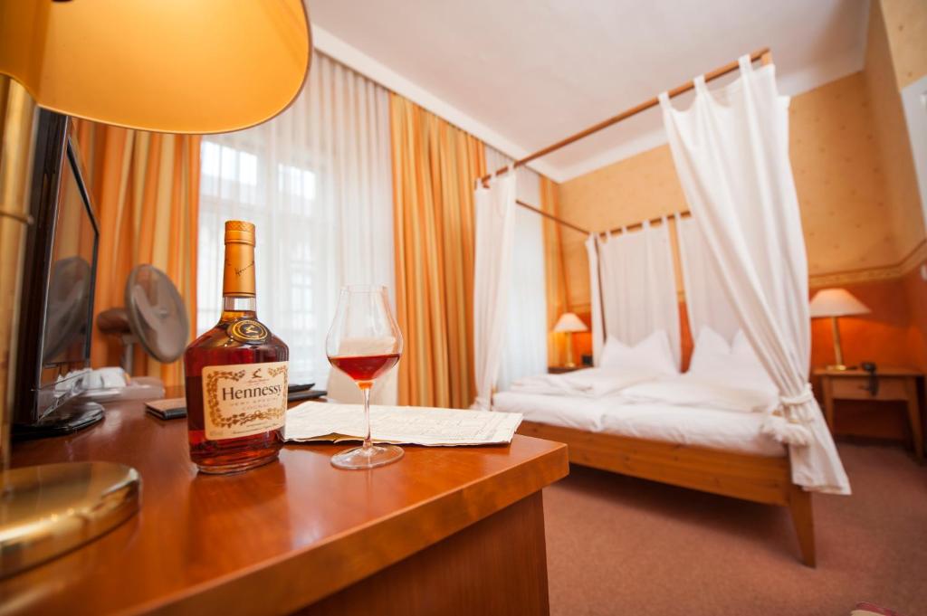 Двухместный (Улучшенный двухместный номер с 1 кроватью), Hotel Kugel