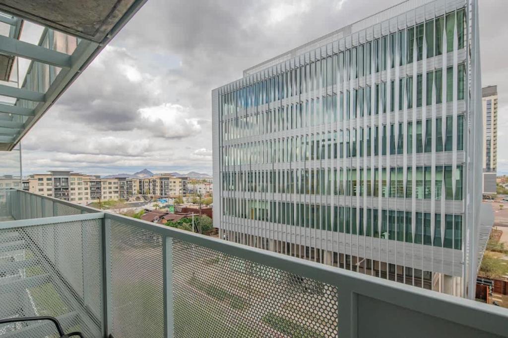 Lovely 1BD - Central Downtown - Gym, Pool, Parking