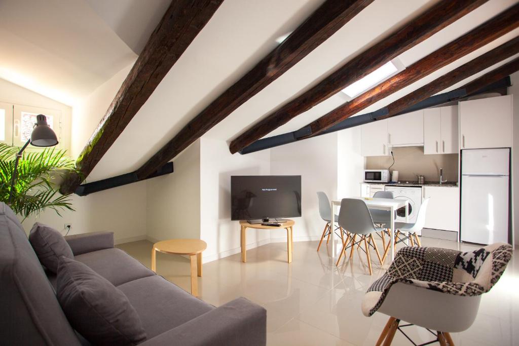 Apartment in Malasaña - Tap to explore photos