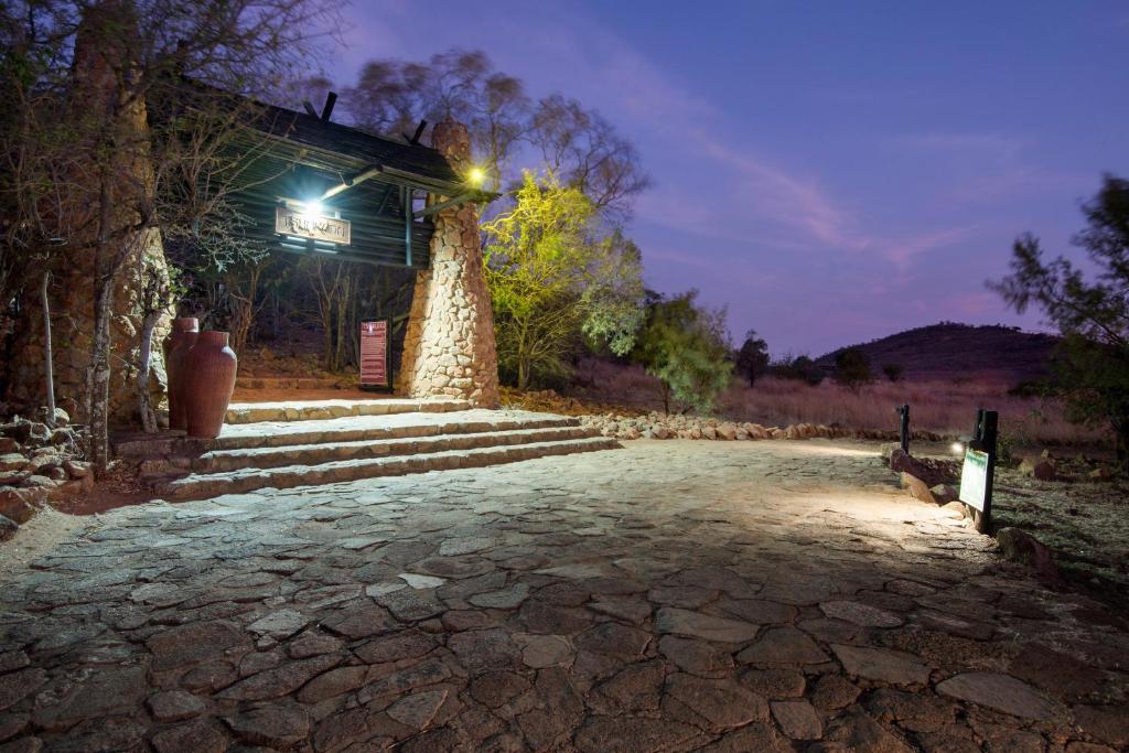 Tshukudu Bush Lodge - Tap to explore photos