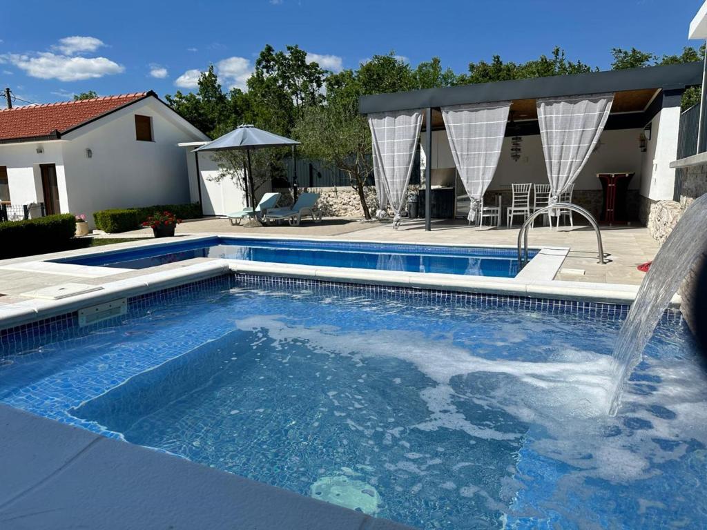 Villa Kamena with Pool, Jacuzzi & Sauna photo 1