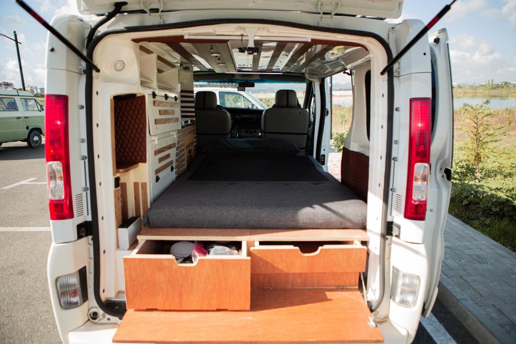 Rent van traffic photo 4