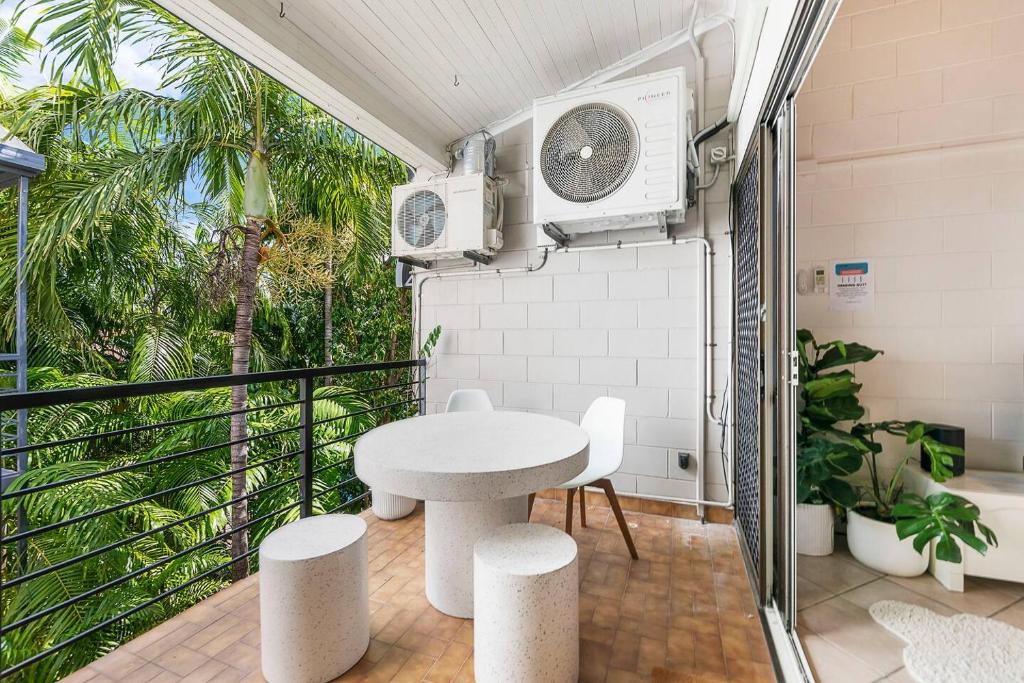 Driftwood Loft - Tropical Gateway to Bayfront & CBD photo 3