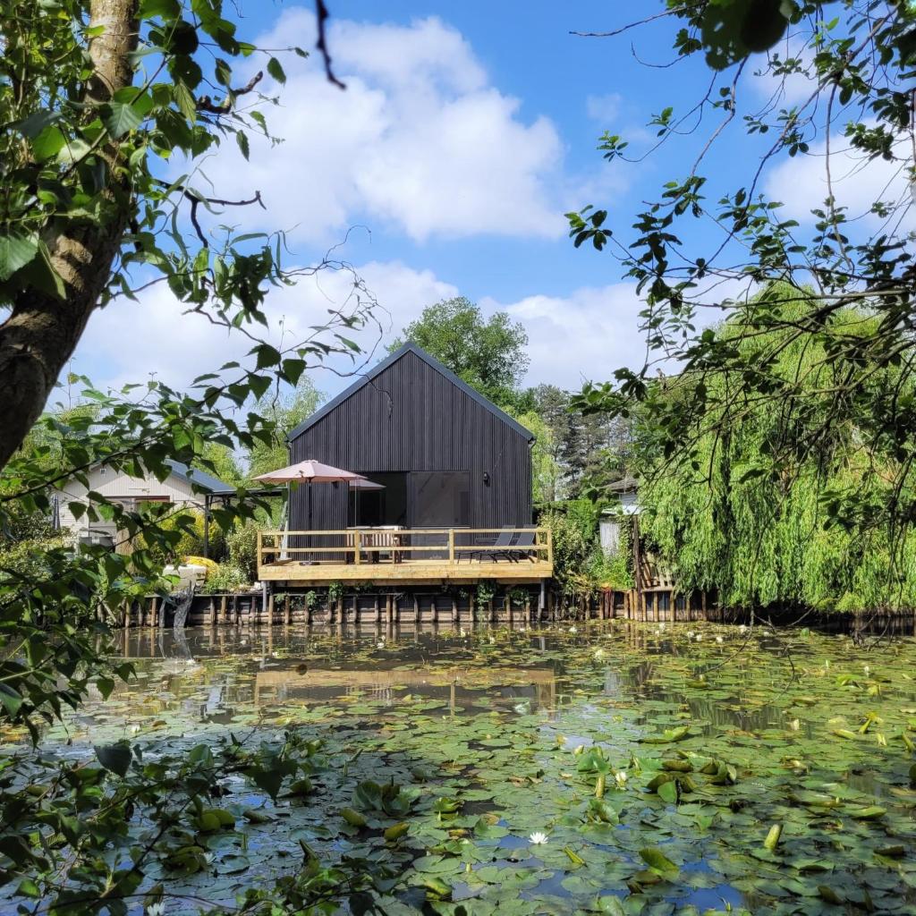 Vakantiewoning aan het water, vissen, wandelen en genieten in de natuur photo 1