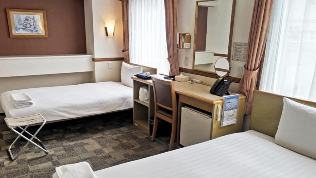 Toyoko Inn Atami Ekimae - Tap to explore photos