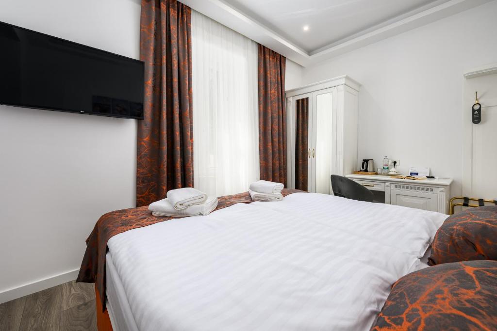 Boutique Hotel Golden Key - Poreč - Bed & Breakfast - Tap to explore photos
