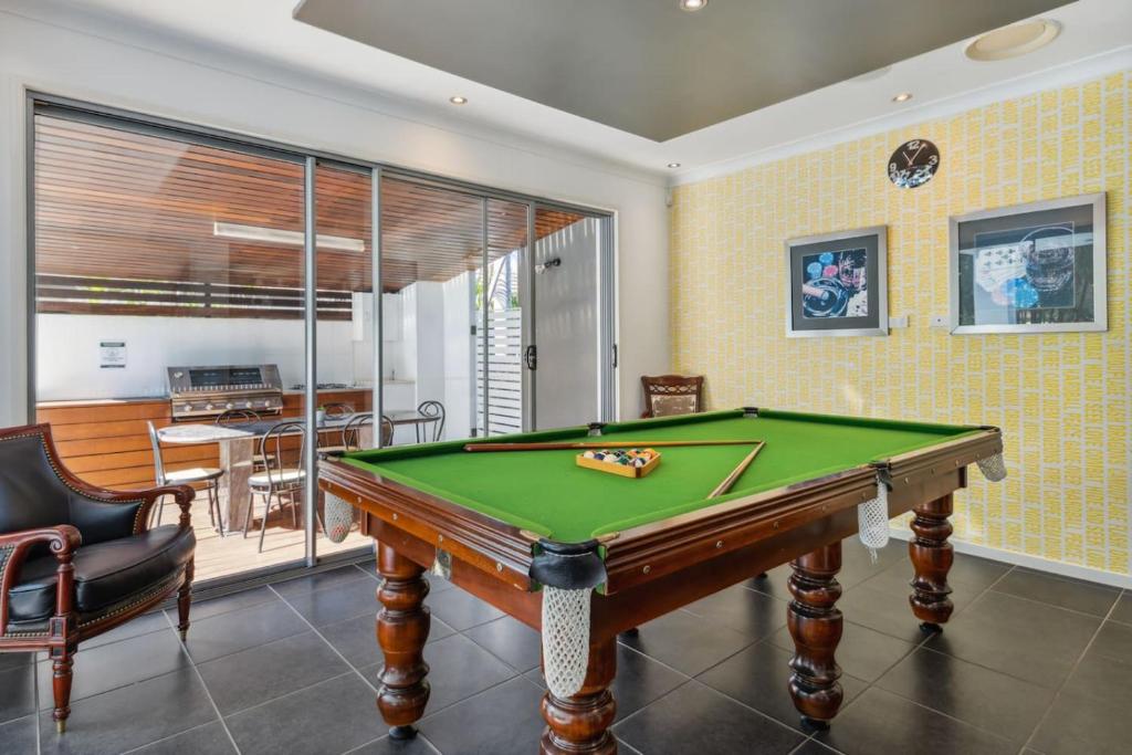 Pool Table and Resort Pool 4BR Holiday Paradise photo 4