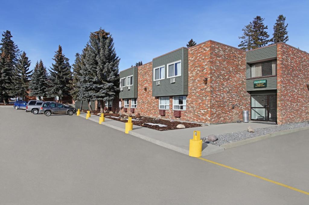 Guest House Inn & Suites photo 1
