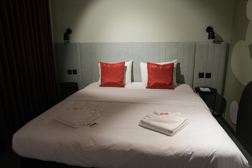 Ibis Styles St. Paul's Bay Malta - Tap to explore photos