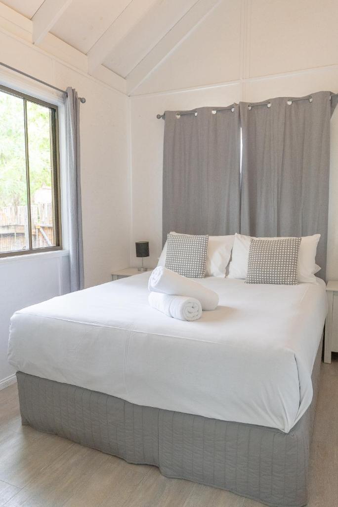 Belles on Ballow - Lorikeet Lodge - Absolute Waterfront photo 4