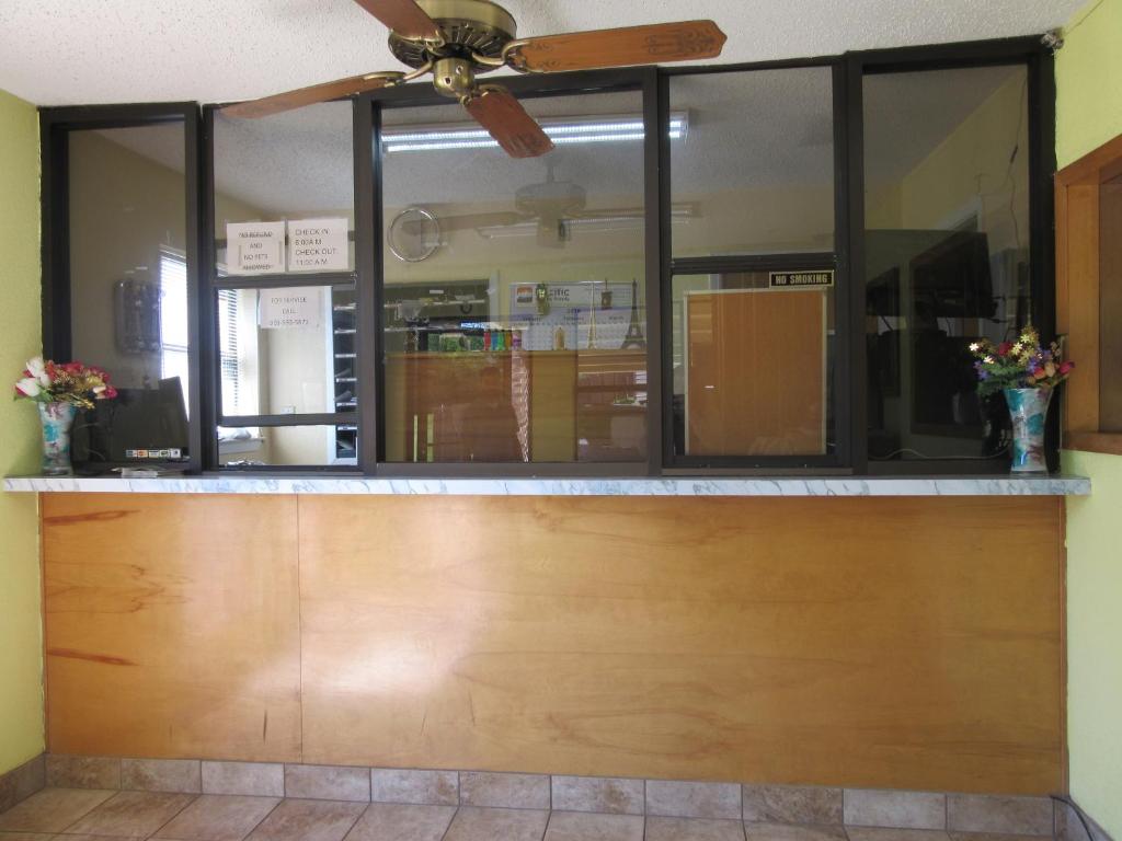 Town House Motel photo 1