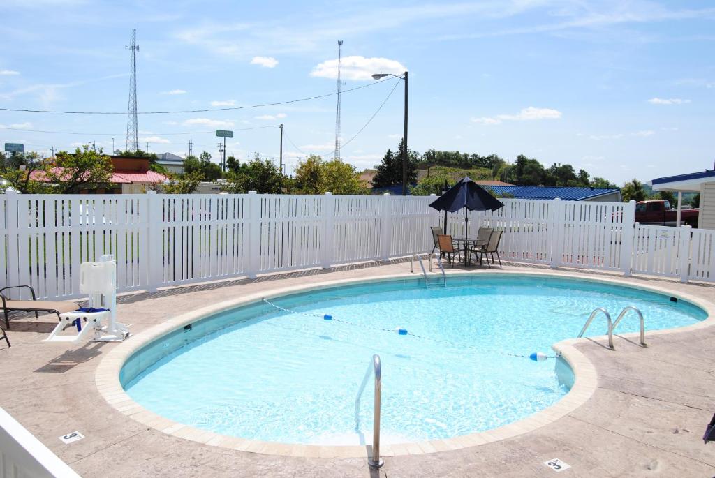 Americas Best Value Inn-Saint Clairsville/Wheeling photo 2