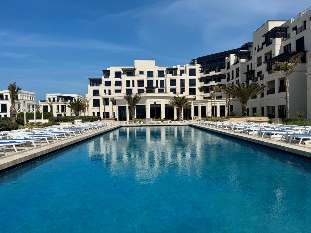 Luxury Sea View Apartment in Sea Breeze Grand