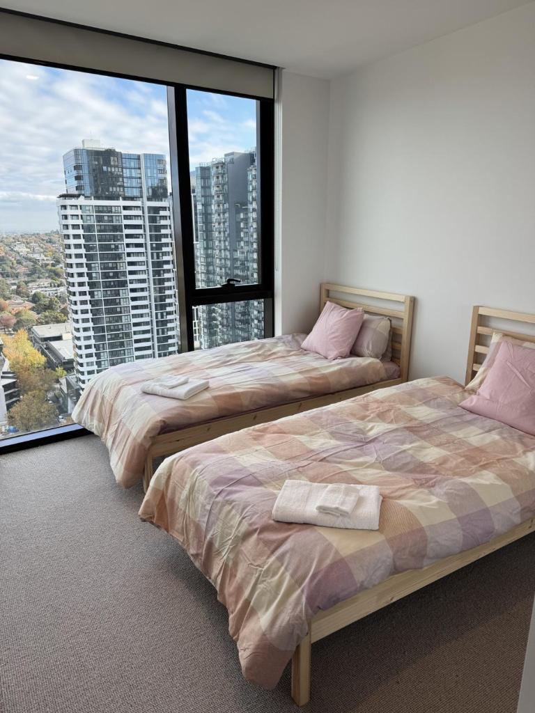 Prospect Box Hill 2BR Apt with City Views photo 3
