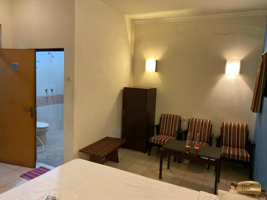 Lestari Hotel & Resto photo 1