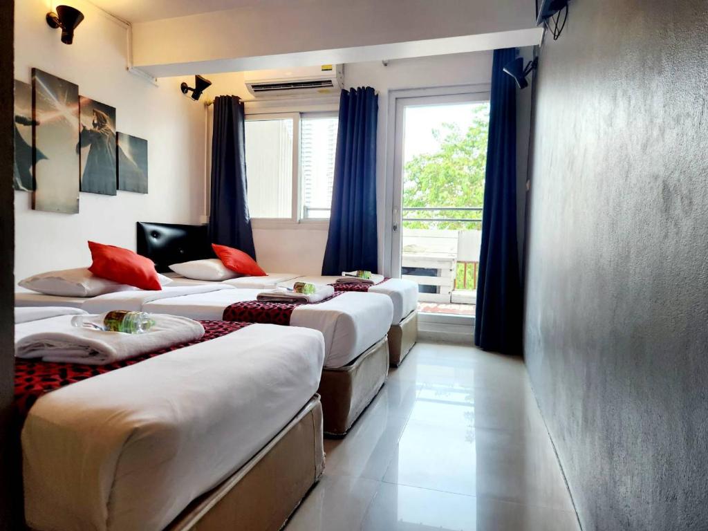 Khaosan Art Hotel Room Type - Family Room with Balcony