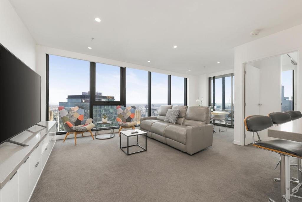 Spectacular Three Bedroom Suite with City View