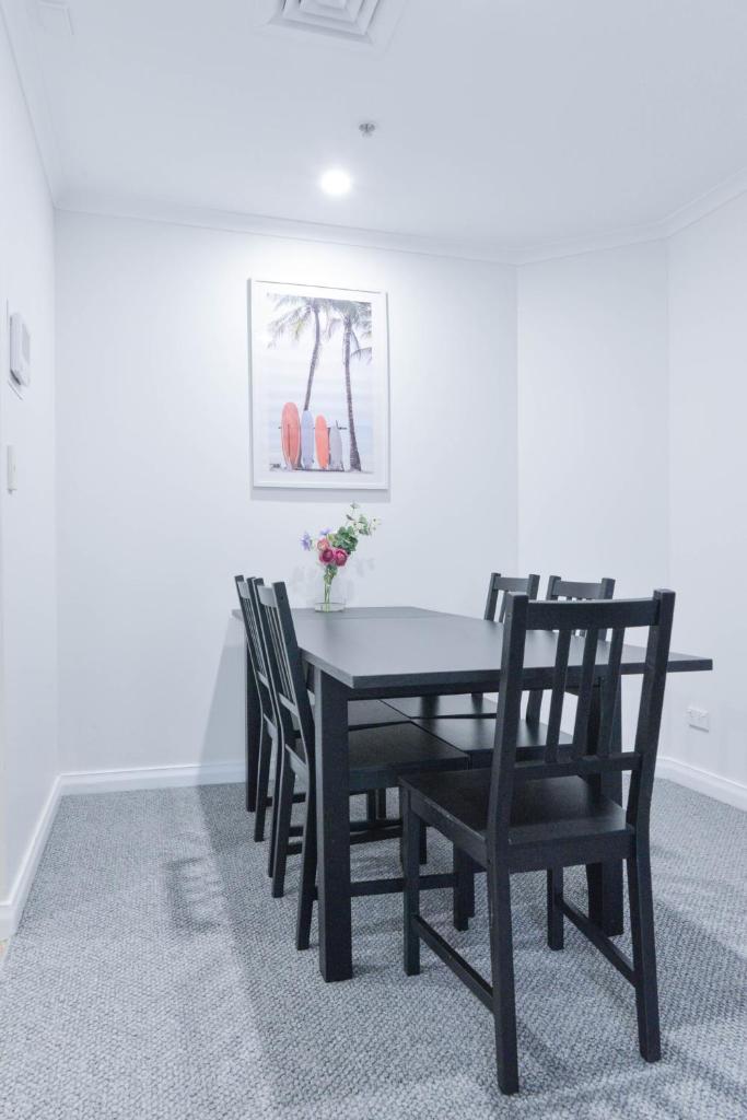 Bright & Comfy 2BR Getaway Darling Harbour photo 3