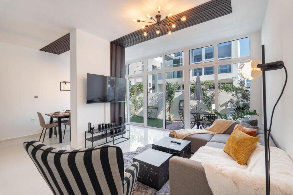 Modern Villa in Damac Hills 2 with Waterpark Access photo 1