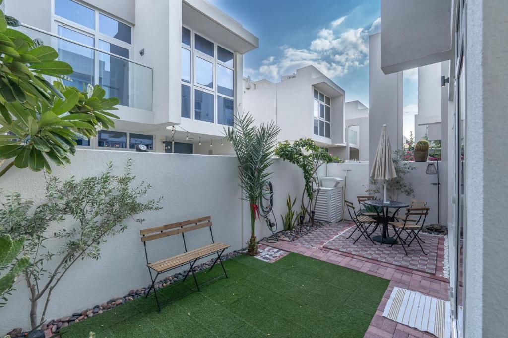 Modern Villa in Damac Hills 2 with Waterpark Access photo 3