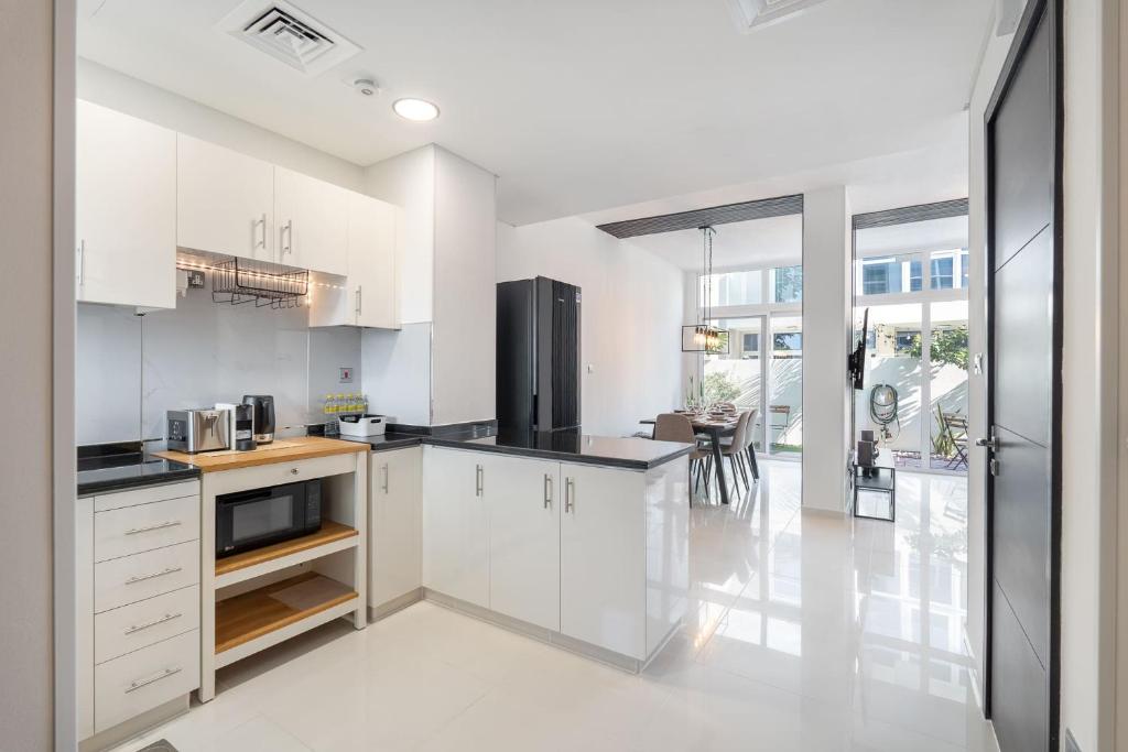 Modern Villa in Damac Hills 2 with Waterpark Access photo 4