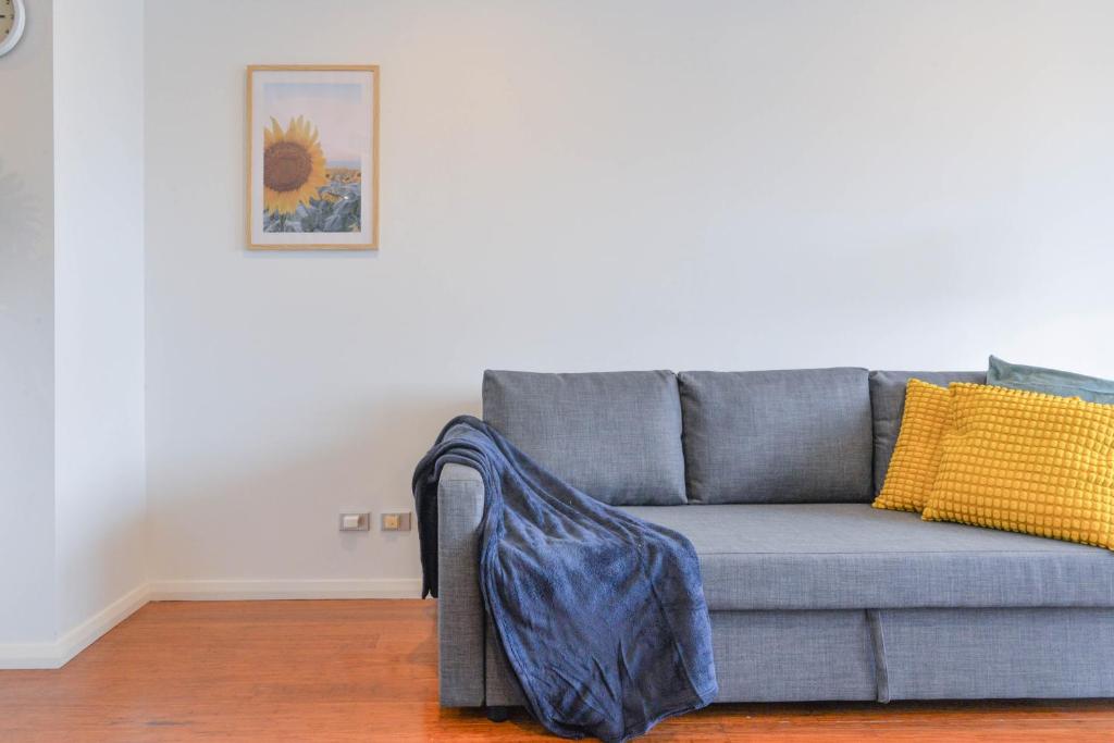 Modern Darling Harbour 2BR Apt Walk to Everything photo 3