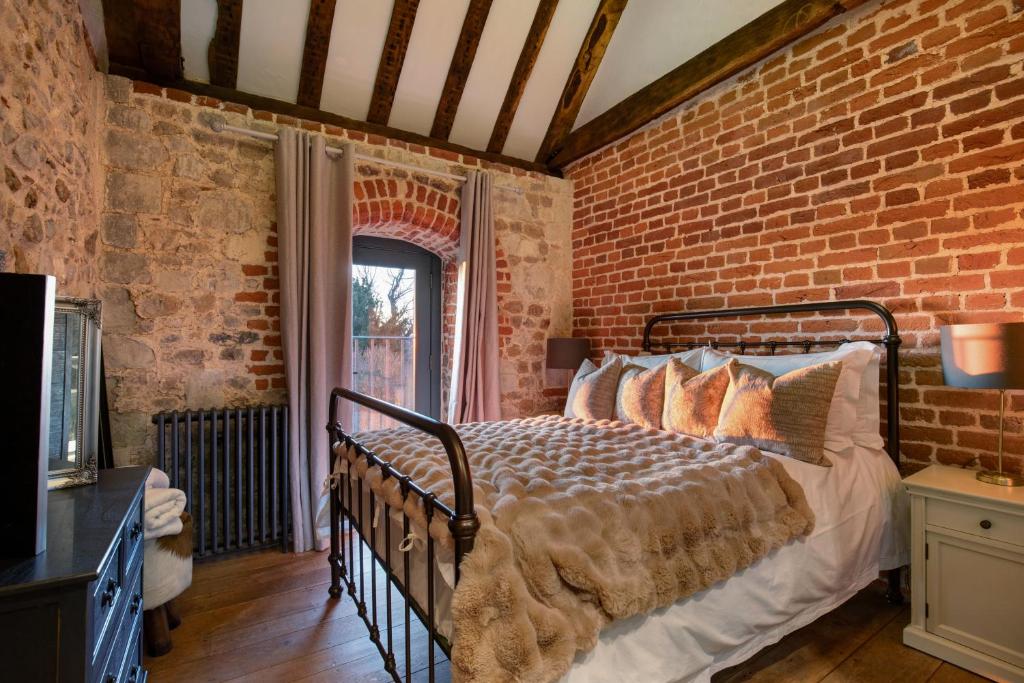 Toll Barn, St Osyth Priory - Tap to explore photos