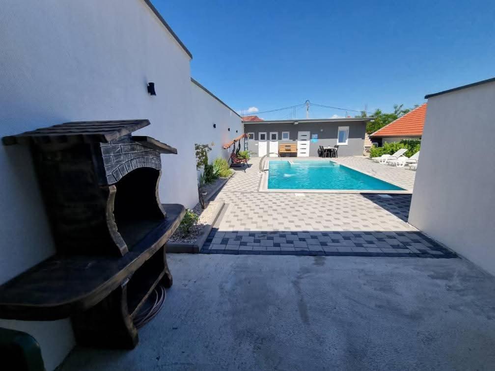 Apartment MOST with private pool photo 3