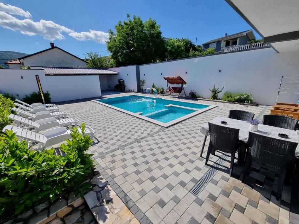 Apartment MOST with private pool photo 2