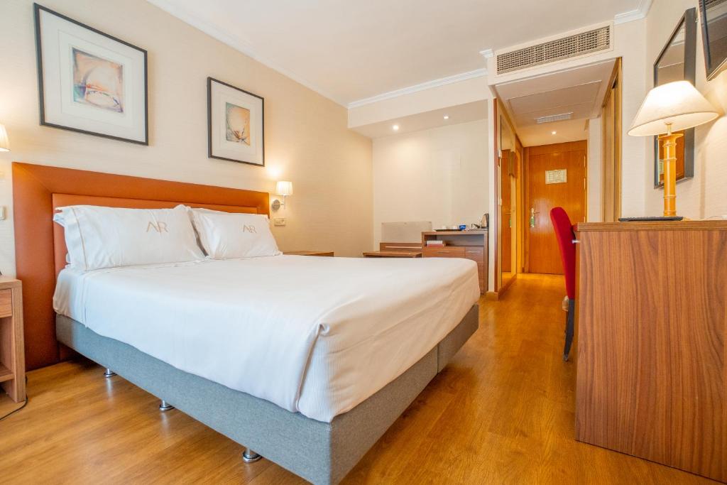 APARTAHOTEL ROSALES Room Type - Double or Twin Room
