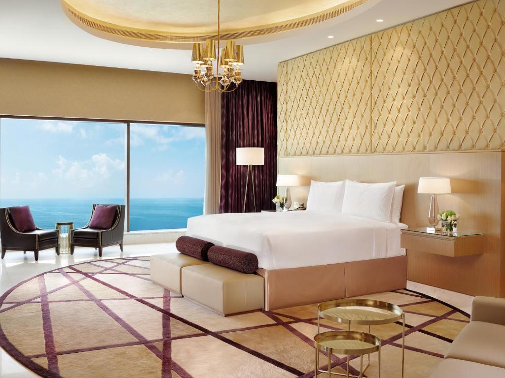 Сьюит (Люкс в пентхаусе), Курортный отель Fairmont Ajman