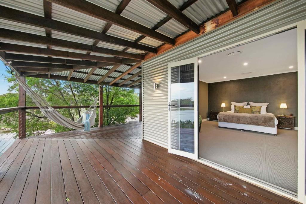Lilies Lakeside Spa Villa - 2 Bedroom photo 1