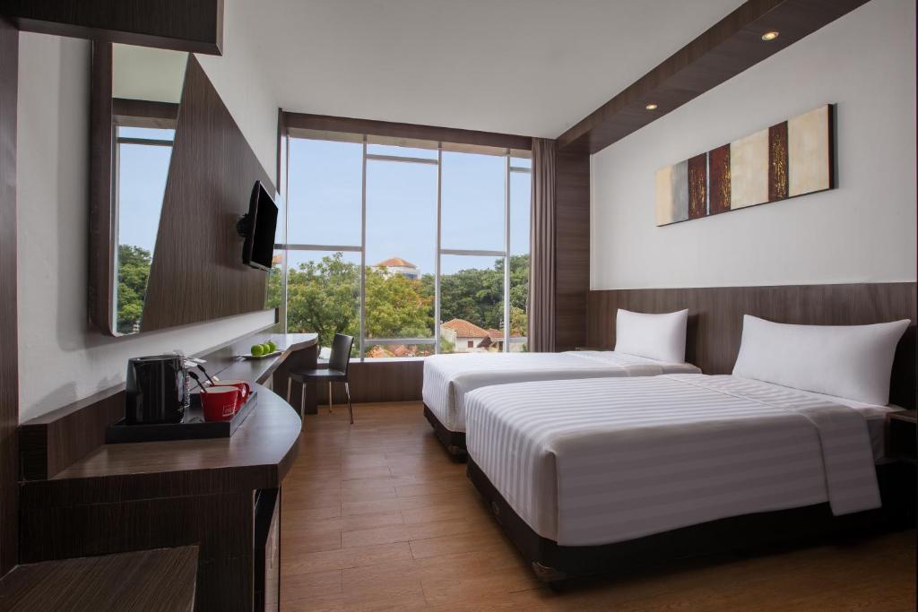 Hotel NEO Dipatiukur - Bandung by ASTON Room Type - Double or Twin Room with City View
