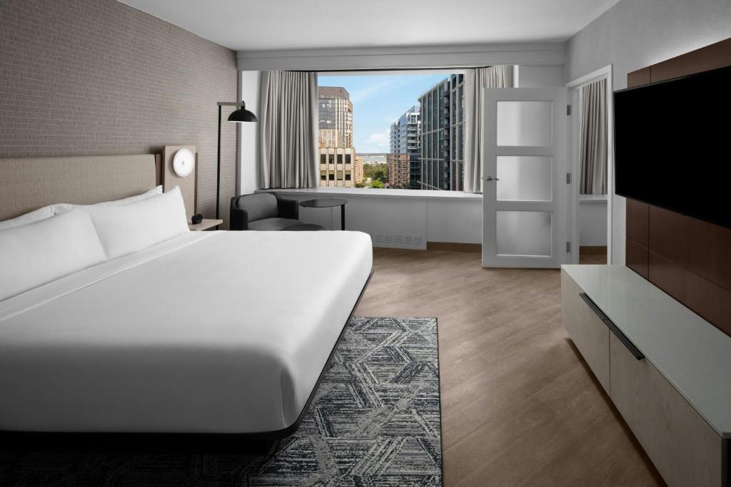 AC Hotel by Marriott Arlington National Landing - Tap to explore photos