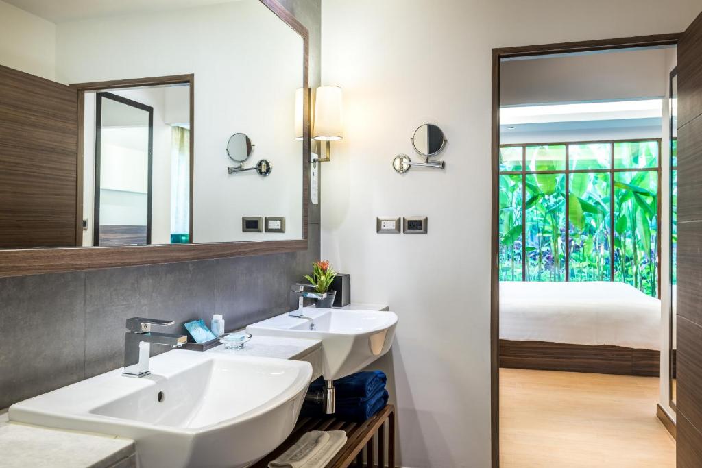 Сьюит (Люкс с кроватью размера «king-size»), Novotel Phuket Karon Beach Resort And Spa