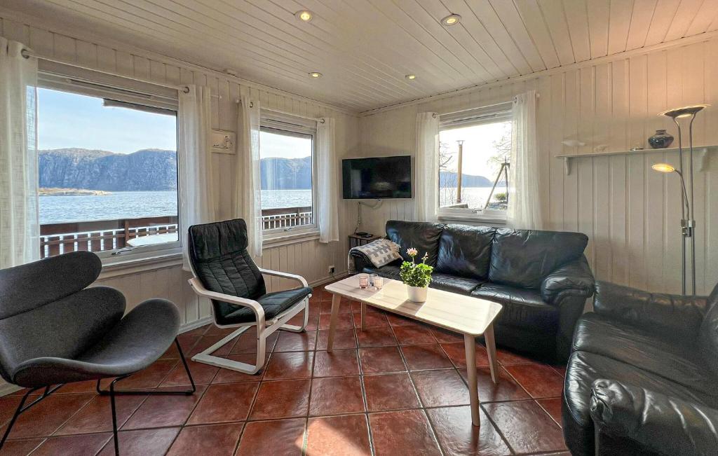 Awesome Home In Farsund With 4 Bedrooms, Sauna And Wifi photo 2