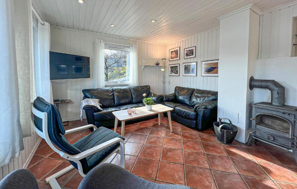 Awesome Home In Farsund With 4 Bedrooms, Sauna And Wifi photo 3