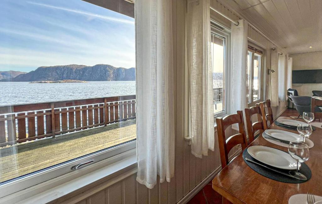 Awesome Home In Farsund With 4 Bedrooms, Sauna And Wifi photo 4