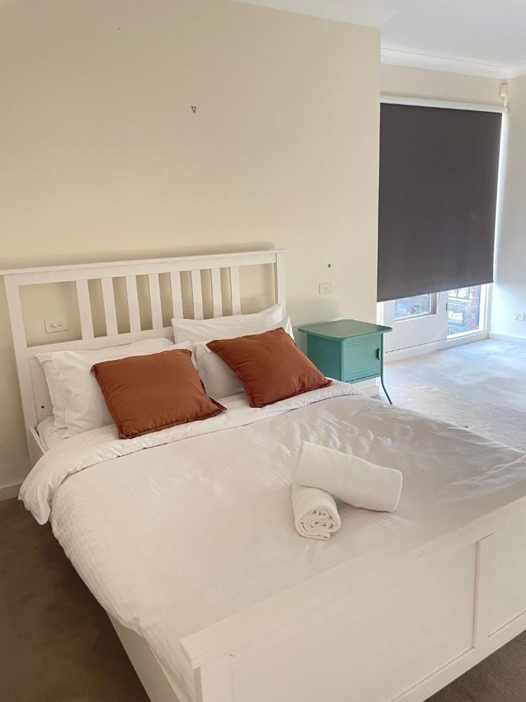 Stylish 4BR Home in the Heart of Glen Waverley photo 4