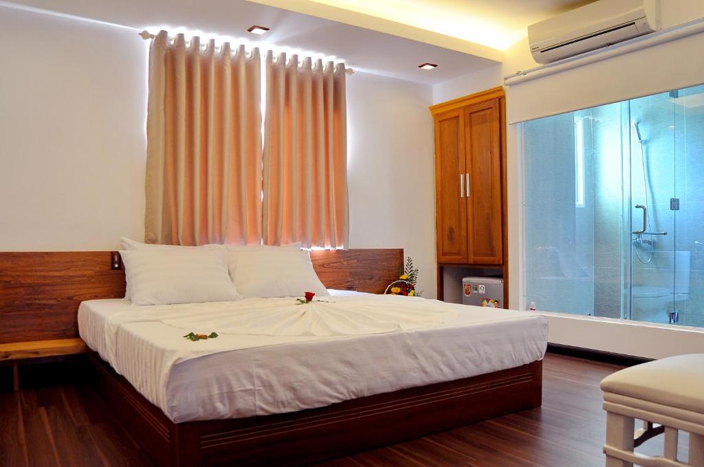 Двухместный (Улучшенный двухместный номер с 1 кроватью), Nha Trang Stelle Hotel