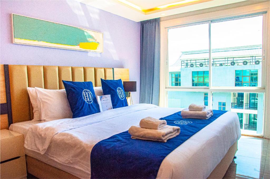 HT9 HOTEL Jomtien Beach - Tap to explore photos