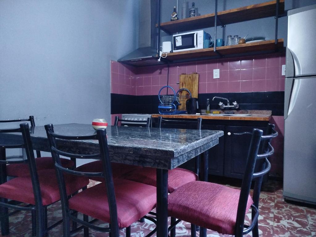 Casa Céntrica Mendoza Cochera para 3 vehículos photo 1
