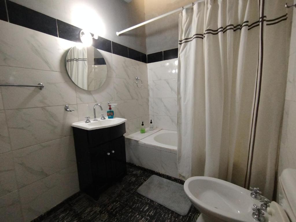 Casa Céntrica Mendoza Cochera para 3 vehículos photo 2