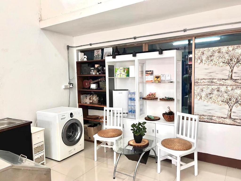 3 Bedrooms House in Thapae/NightBazaar - Tap to explore photos